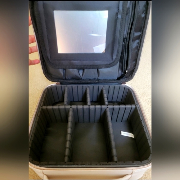 Monat Glow on the Go Travel Case - Picture 4 of 7